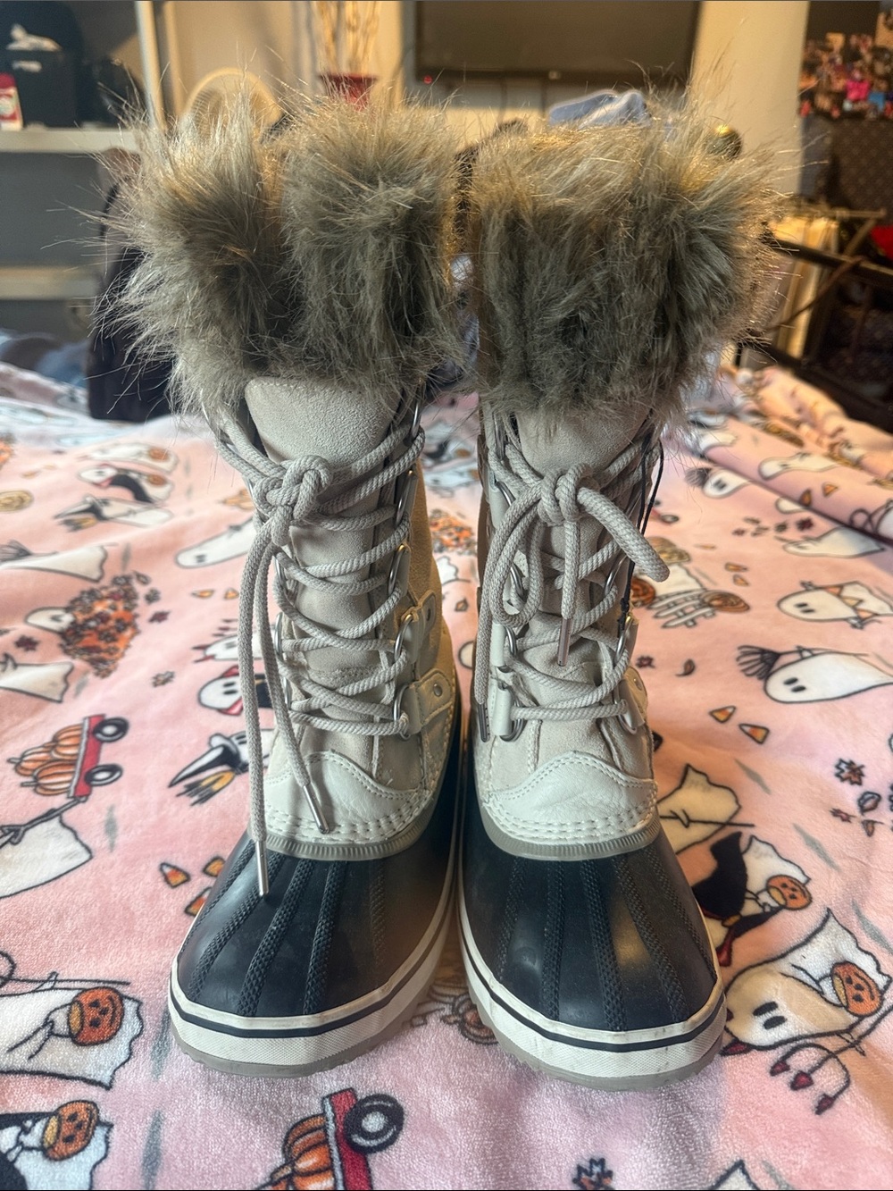 Sorel Women's Gray and Black Faux-Fur Winter Boots